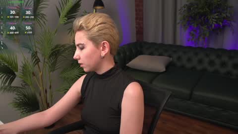 Snapshot of velvetvalkyries chatting on 01/14/25, 05:56 CLEOshort hair  TIna long hair  online show from 01/14/25, 05:56