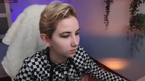 Snapshot of velvetvalkyries chatting on 02/09/25, 02:50 CLEOshort hair  TIna long hair  online show from 02/09/25, 02:50