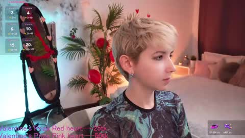 Snapshot of velvetvalkyries chatting on 02/14/25, 04:31 CLEOshort hair  TIna long hair  online show from 02/14/25, 04:31