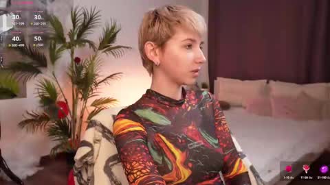 Snapshot of velvetvalkyries chatting on 02/16/25, 08:00 CLEOshort hair  TIna long hair  online show from 02/16/25, 08:00