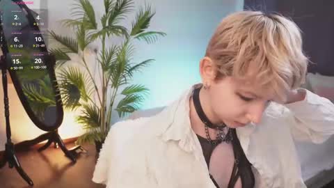 Snapshot of velvetvalkyries chatting on 02/19/25, 04:00 CLEOshort hair  TIna long hair  online show from 02/19/25, 04:00