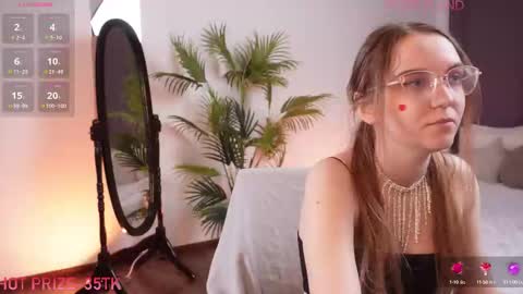 Snapshot of velvetvalkyries chatting on 02/23/25, 07:49 CLEOshort hair  TIna long hair  online show from 02/23/25, 07:49