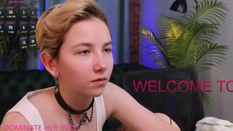 Snapshot of velvetvalkyries chatting on 03/02/25, 06:30 CLEOshort hair  TIna long hair  online show from 03/02/25, 06:30