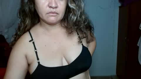 Snapshot of venecasexy44 chatting on 06/05/26, 11:27 venecasexy44 online show from 06/05/26, 11:27
