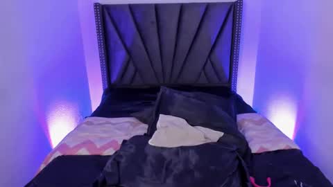 Snapshot of venezuelangoddess chatting on 03/05/25, 01:42 Miss  B. online show from 03/05/25, 01:42