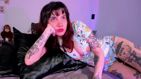 Snapshot of venicebtch666 chatting on 05/10/26, 03:17 Lanna online show from 05/10/26, 03:17