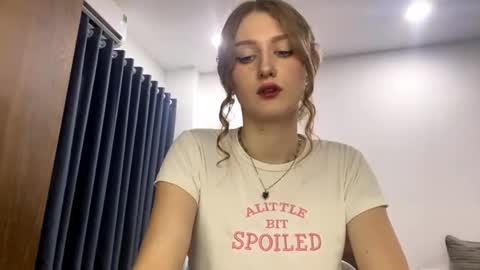 Snapshot of venniebonillas chatting on 02/28/26, 10:49 Emily online show from 02/28/26, 10:49