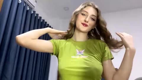 Snapshot of venniebonillas chatting on 03/03/26, 10:43 Emily online show from 03/03/26, 10:43