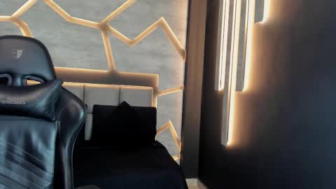 Snapshot of venomdoll_ chatting on 01/13/26, 08:25 VALERIA online show from 01/13/26, 08:25