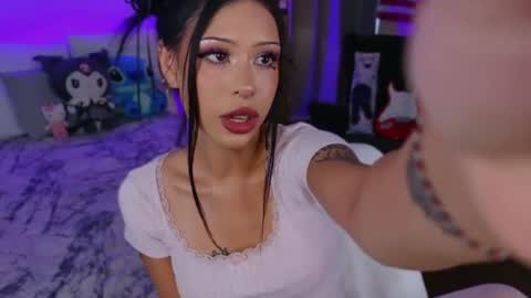 Snapshot of venomeowww_ chatting on 07/16/26, 03:56 Vivian online show from 07/16/26, 03:56