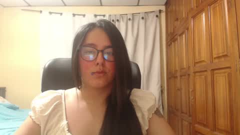 Snapshot of venus_cat_ chatting on 06/15/26, 11:51 Venus online show from 06/15/26, 11:51