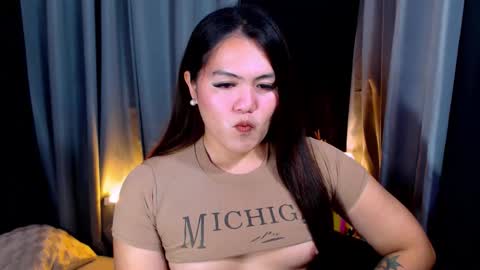 Snapshot of venus_colly chatting on 04/21/26, 01:42 I am Colly Your mystery girl online show from 04/21/26, 01:42