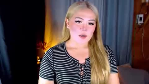 Snapshot of venus_colly chatting on 06/11/26, 01:49 I am Colly Your mystery girl online show from 06/11/26, 01:49
