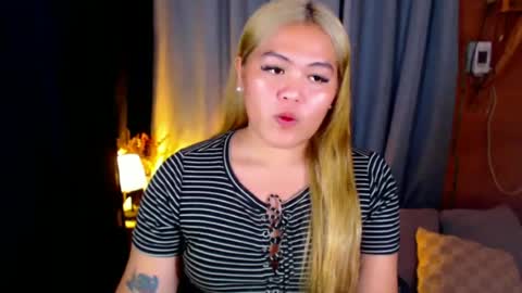 Snapshot of venus_colly chatting on 06/21/26, 01:13 I am Colly Your mystery girl online show from 06/21/26, 01:13