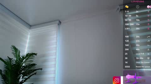 Snapshot of venus_leroy chatting on 01/17/25, 08:33 Venus online show from 01/17/25, 08:33