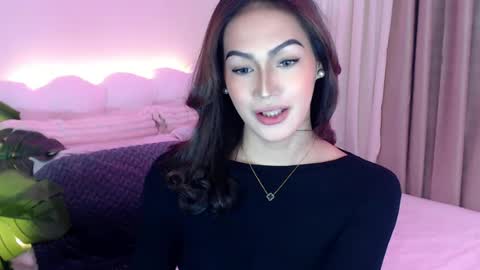 Snapshot of venus_sunrise07xx chatting on 07/19/26, 04:00 Venus Sunrise Bombshell online show from 07/19/26, 04:00