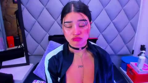 Venusowen  online show from 11/21/25, 01:21