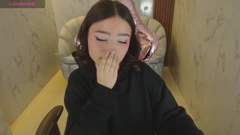 venuss online show from 12/14/25, 01:49