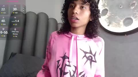 venuss_03 online show from 10/18/25, 03:42