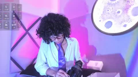 venuss_03 online show from 12/20/25, 03:02