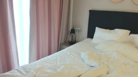 Violetta  online show from 12/18/25, 03:45