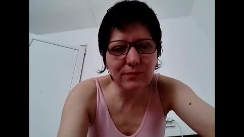 Snapshot of vera_elle chatting on 05/04/26, 06:42 Vera online show from 05/04/26, 06:42