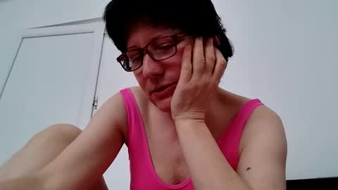 Snapshot of vera_elle chatting on 05/12/26, 06:43 Vera online show from 05/12/26, 06:43
