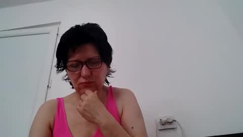 Snapshot of vera_elle chatting on 05/24/26, 06:18 Vera online show from 05/24/26, 06:18