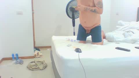 vergagolosa22 online show from 10/31/25, 04:35