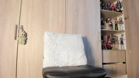 veronica lodge online show from 04/10/26, 12:10