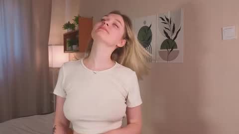 Veronica online show from 09/14/25, 05:50