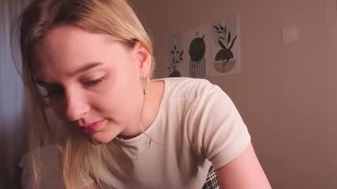 Veronica online show from 09/22/25, 06:26