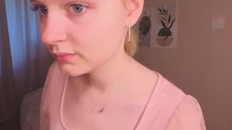 Veronica online show from 09/30/25, 05:01