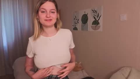 Veronica online show from 10/03/25, 08:11