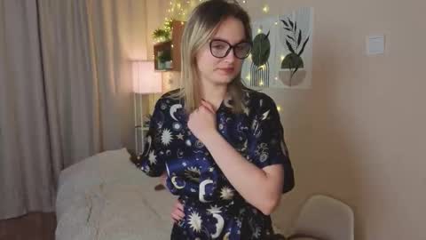 Veronica online show from 10/30/25, 03:19