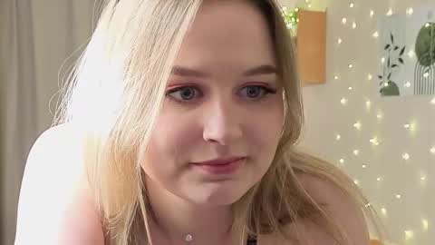 Veronica online show from 12/16/25, 08:14