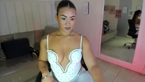 Snapshot of veronica_b07 chatting on 04/23/26, 12:26 Veronica3 online show from 04/23/26, 12:26