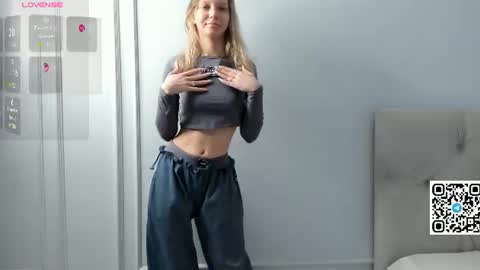 Snapshot of veronica_burns chatting on 07/20/26, 12:07 Anny online show from 07/20/26, 12:07