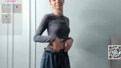 Snapshot of veronica_burns chatting on 07/24/26, 10:13 Anny online show from 07/24/26, 10:13