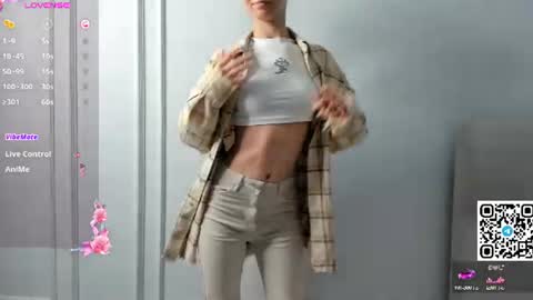 Snapshot of veronica_burns chatting on 07/28/26, 11:17 Anny online show from 07/28/26, 11:17