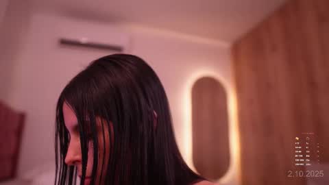 Veronica online show from 10/03/25, 01:02