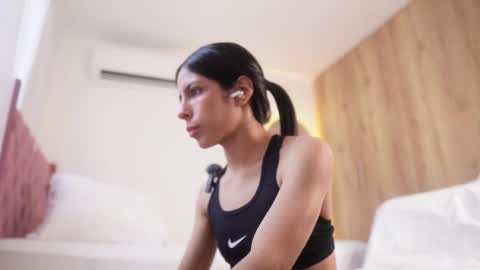 Veronica online show from 03/18/26, 08:23