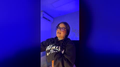 Snapshot of veronicabrown_xxx chatting on 01/12/26, 04:39 Vero online show from 01/12/26, 04:39