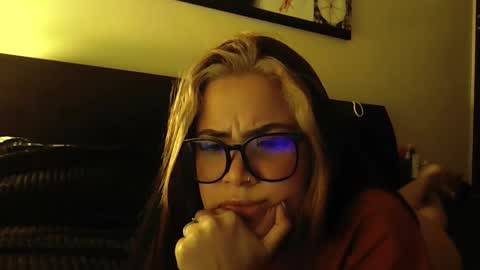 Snapshot of veronicabrown_xxx chatting on 03/11/26, 05:02 Vero online show from 03/11/26, 05:02