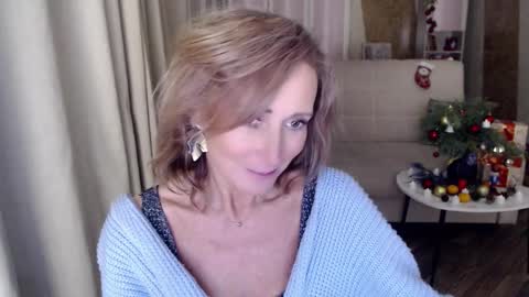 Snapshot of veronicagilbert chatting on 12/24/24, 11:49 Helen online show from 12/24/24, 11:49