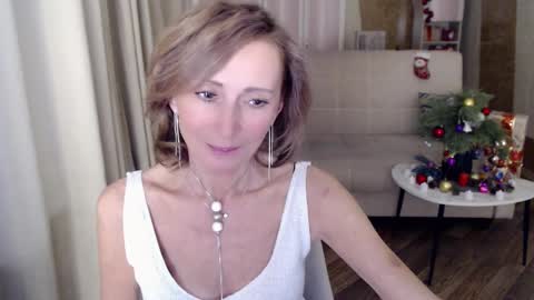 Snapshot of veronicagilbert chatting on 12/27/24, 11:17 Helen online show from 12/27/24, 11:17