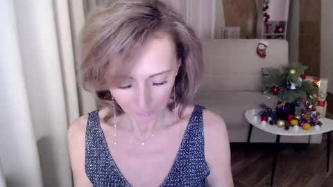 Snapshot of veronicagilbert chatting on 12/28/24, 05:44 Helen online show from 12/28/24, 05:44
