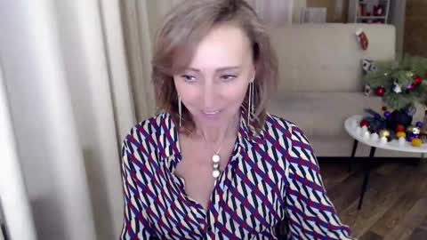 Snapshot of veronicagilbert chatting on 01/06/25, 11:18 Helen online show from 01/06/25, 11:18