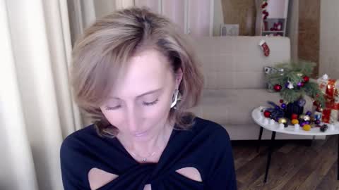 Snapshot of veronicagilbert chatting on 01/09/25, 08:13 Helen online show from 01/09/25, 08:13