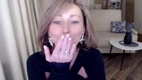 Snapshot of veronicagilbert chatting on 01/17/25, 05:00 Helen online show from 01/17/25, 05:00
